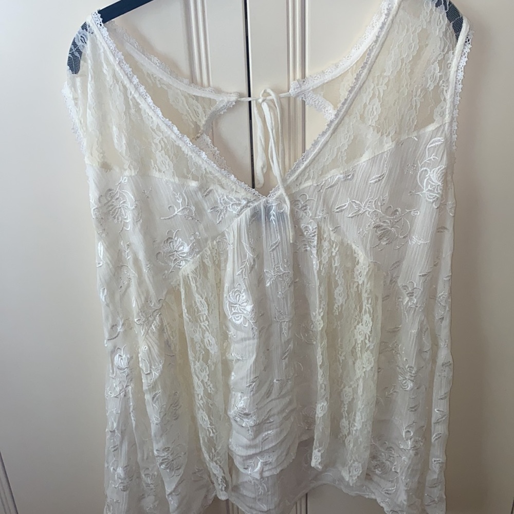 NWT VICI LACE BLOUCE SIZE M